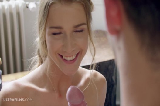 dolly rud sex Bé kính cận chọt bím hồng bằng đồ chơi P1